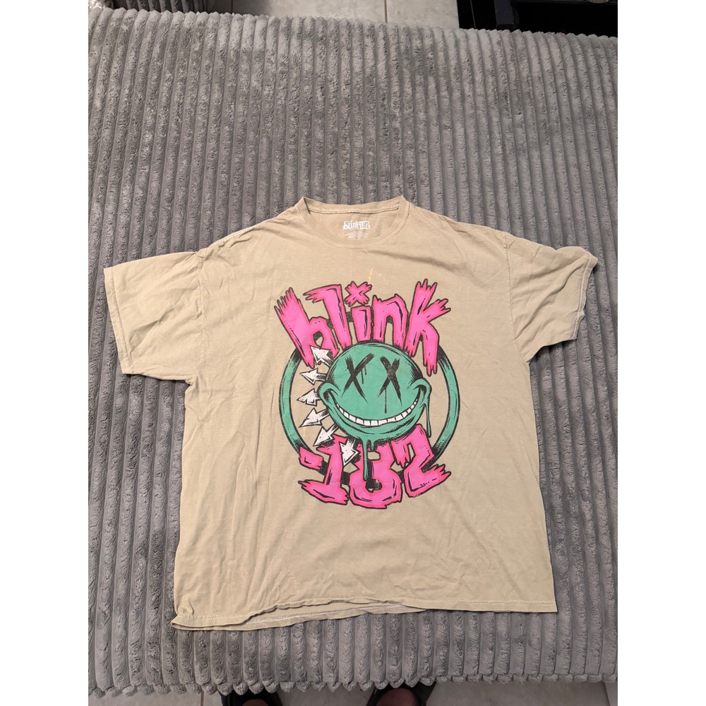 Blink-182 Smiley‎ Face Graphic T-Shirt Tan Pink Green Mens Large Pop Punk Band T